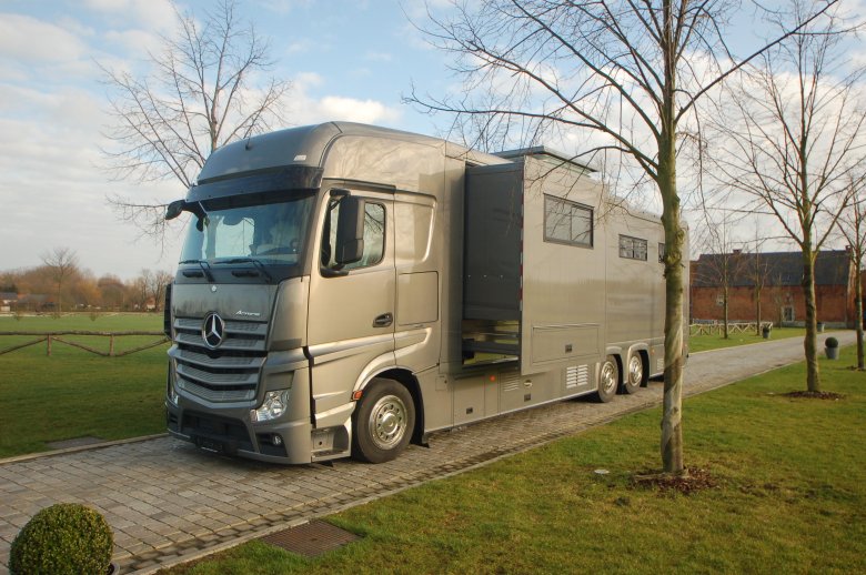 Мерседес бенц актрос