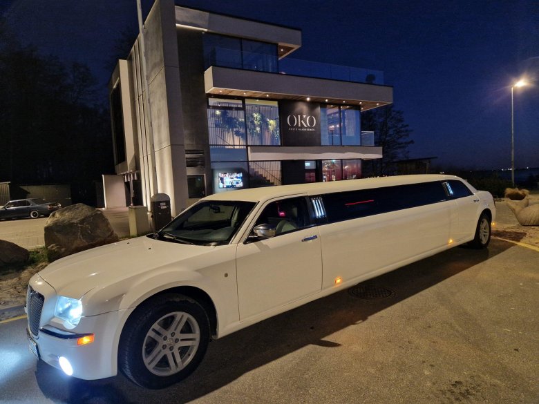 Крайслер 300 с лимузин