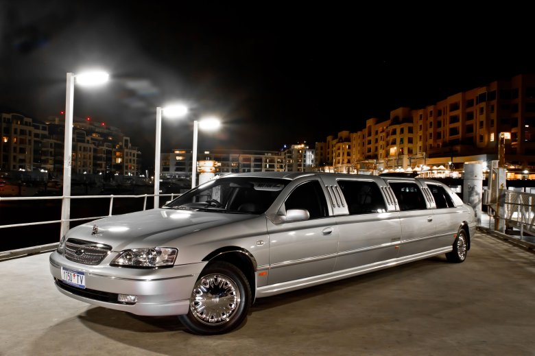 Lincoln town car лимузин 2004