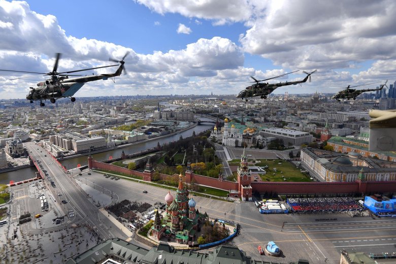 Вертолеты над красной площадью