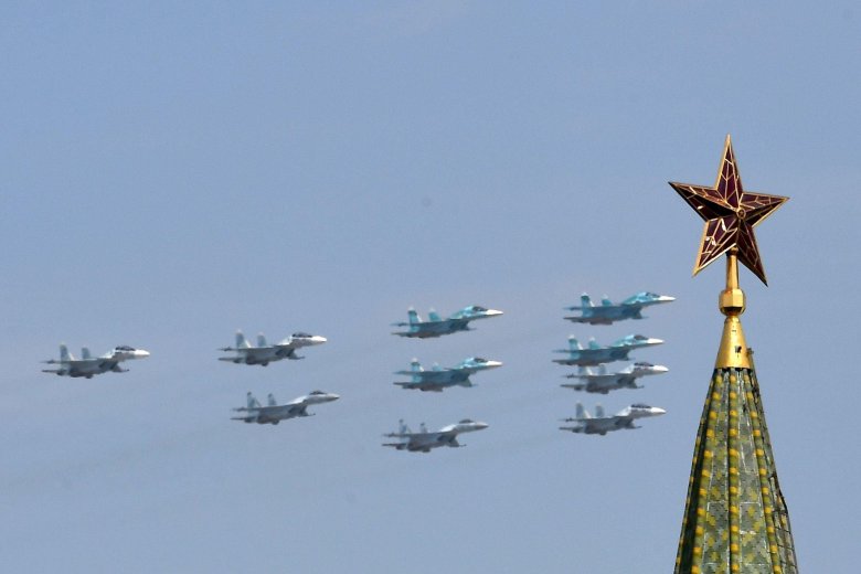 Самолеты на параде победы