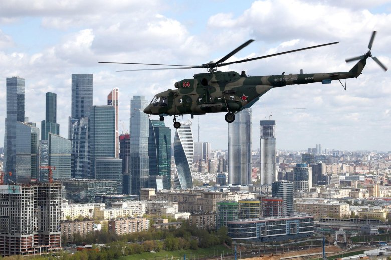 Вертолет над москвой