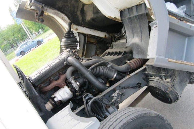 Двигатель грузовика