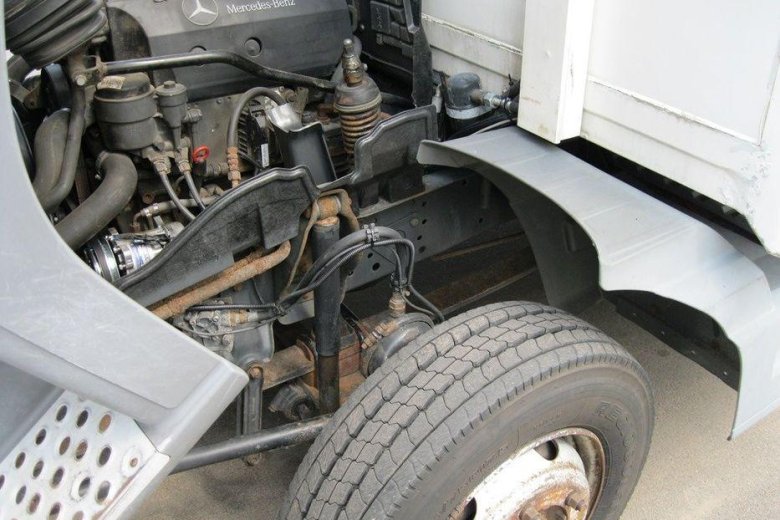 Mercedes atego 815 днище кабины