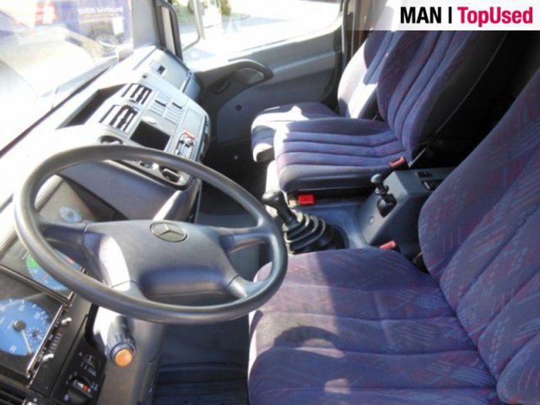 Mercedes-benz- atego-815 салон