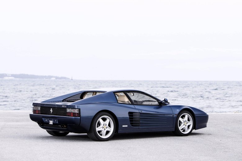 Автомобиль ferrari