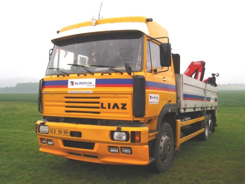 Старые грузовики