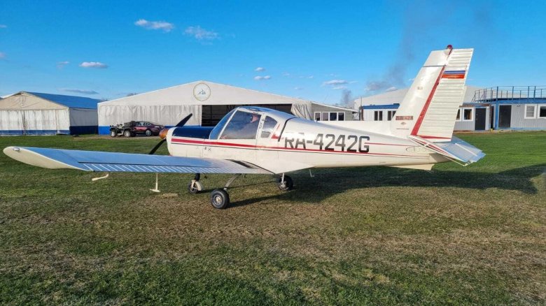 Самолет zlin 42