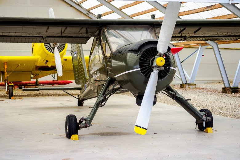 Поршневой самолет