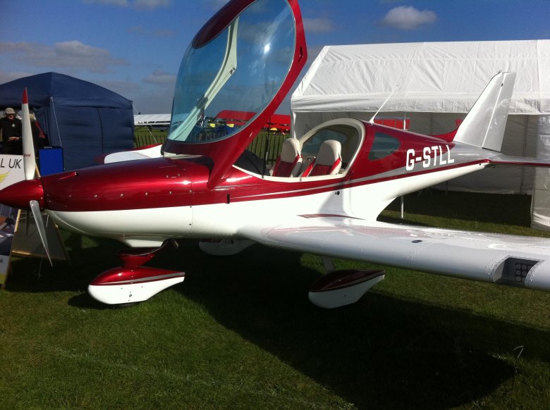 Двухместный самолет