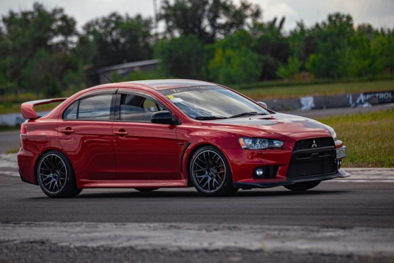 Митсубиси лансер эволюшн 10 красный