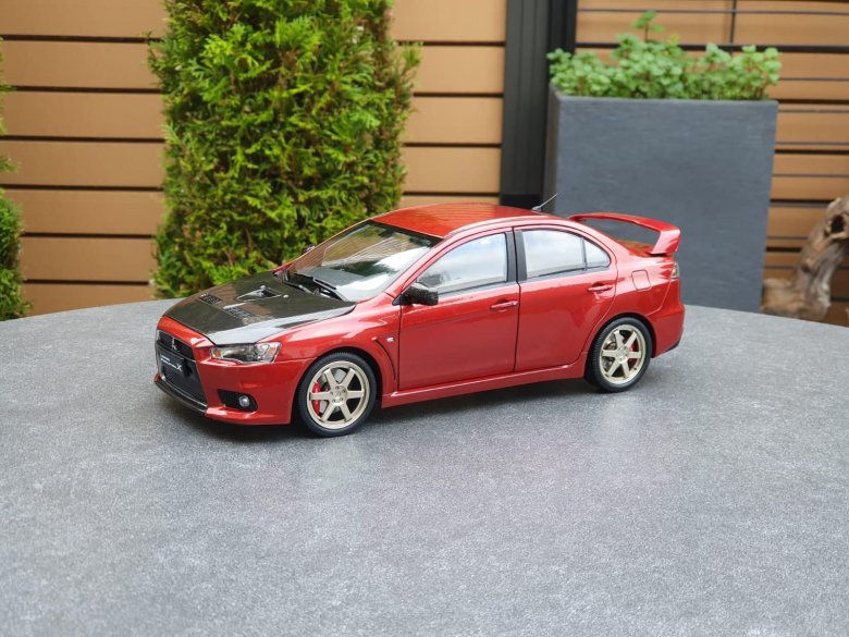 Mitsubishi lancer evolution x 10 1:18