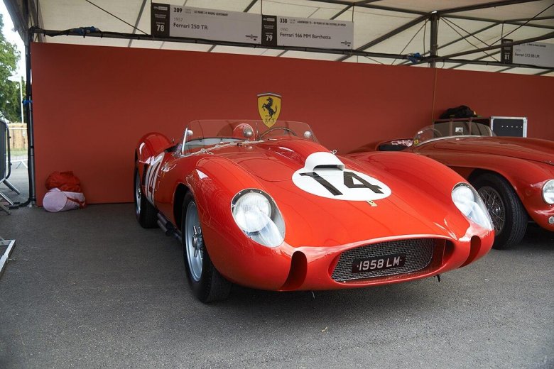 Автомобиль ferrari