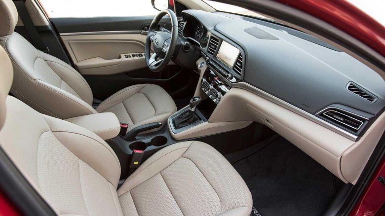 Hyundai elantra 2018 салон
