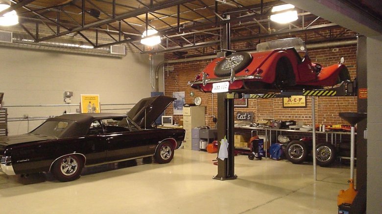 Автомастерская в гараже