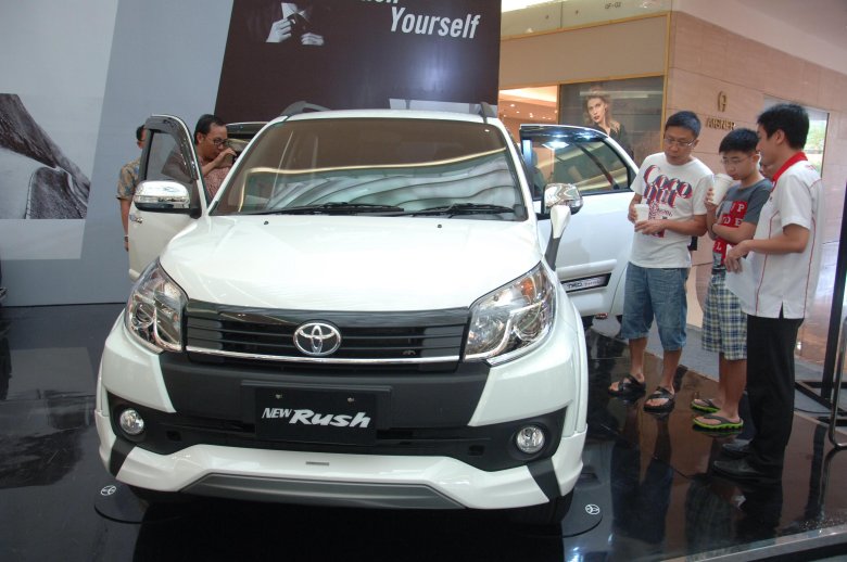 Toyota rush 2016