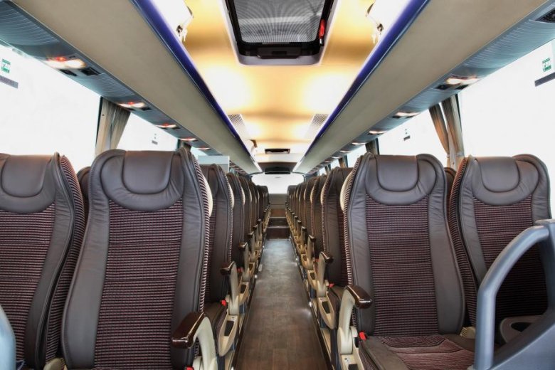 Автобус mercedes benz tourismo