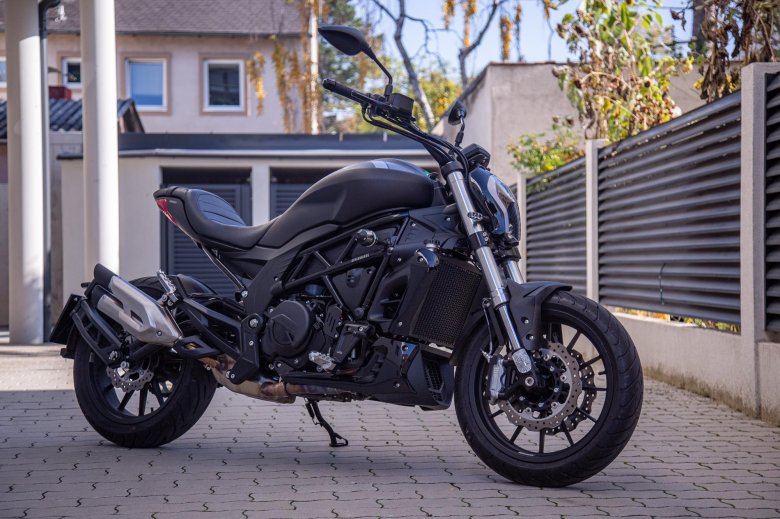 Benelli 502c cruiser