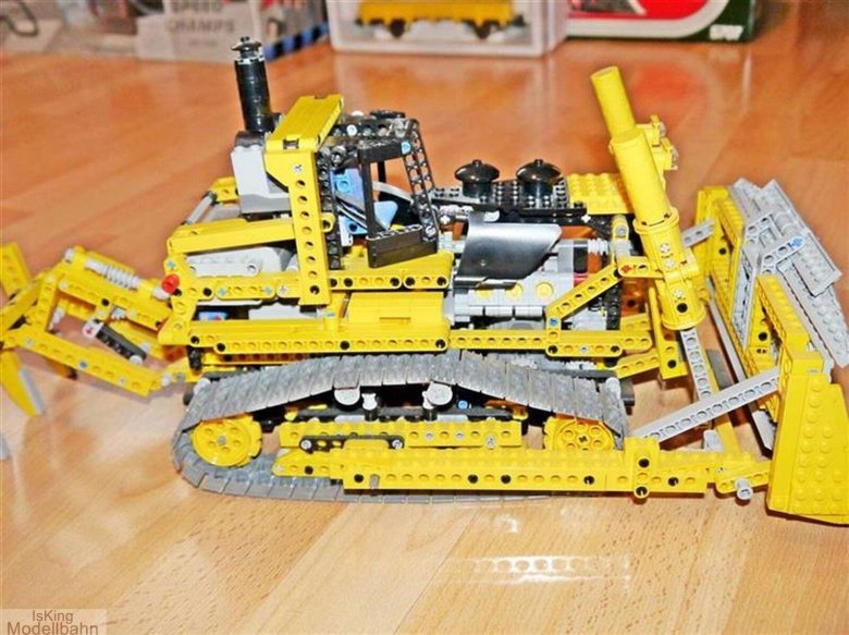 Лего бульдозер