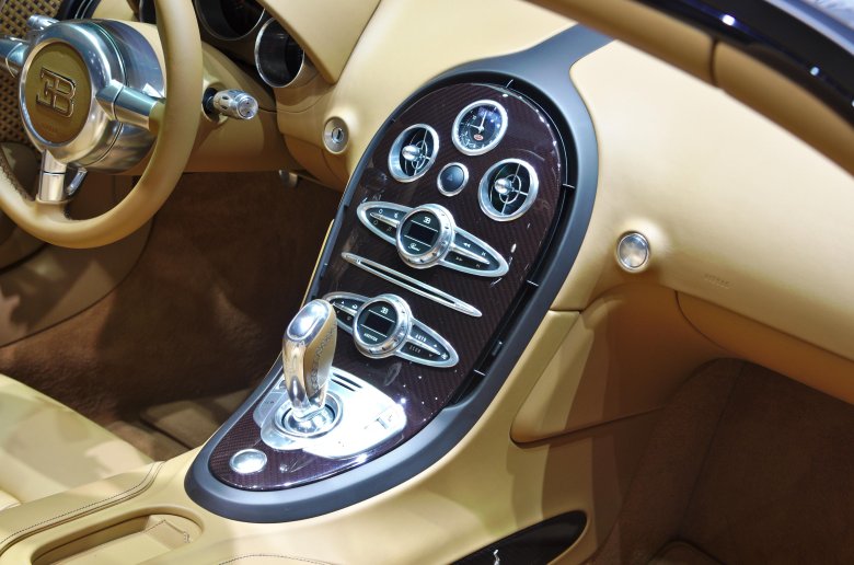 Салон бугатти вейрон