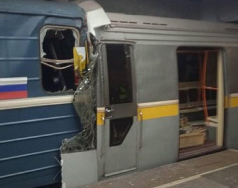 В метро столкнулись 2 поезда москва