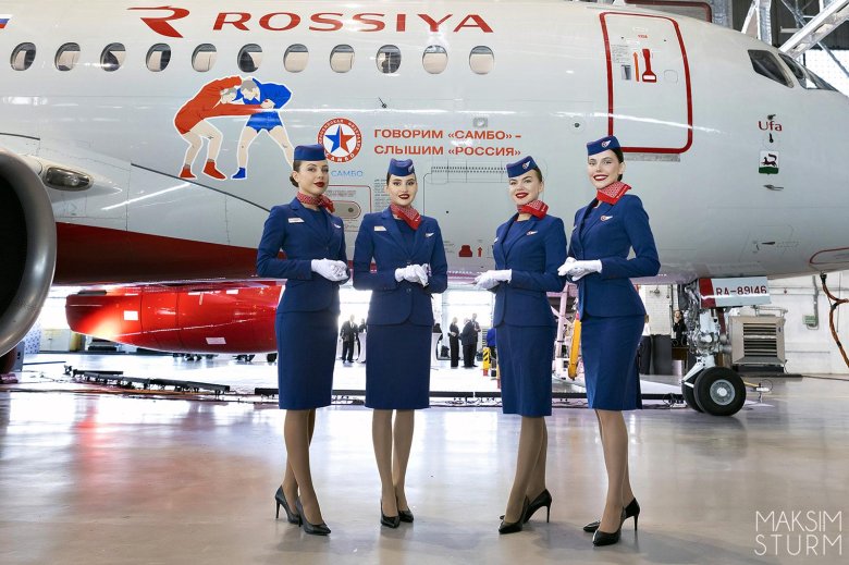 Самолет авиакомпании россия