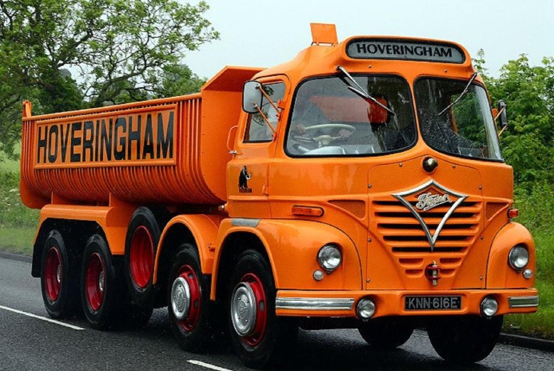 Старые грузовики