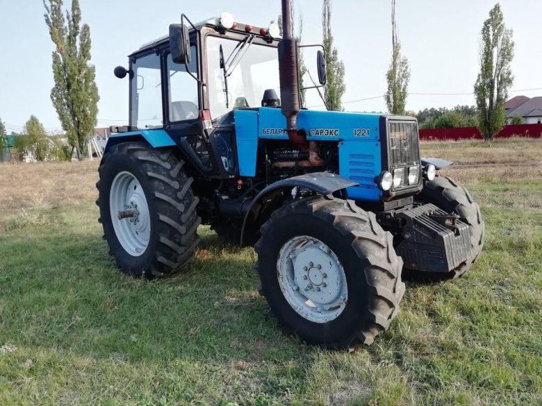 Трактор беларус 1221