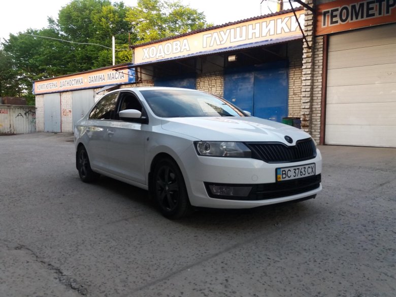 Skoda rapid 2018 black edition