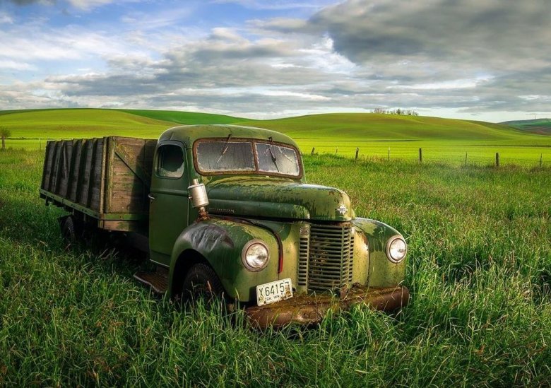 Старые грузовики