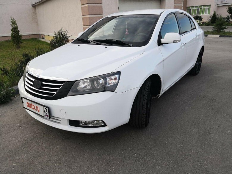 Джили эмгранд белая