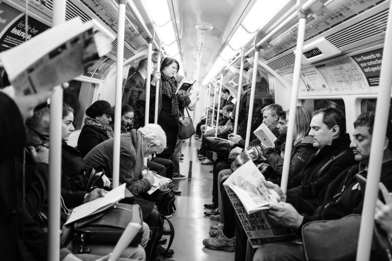 Люди в метро