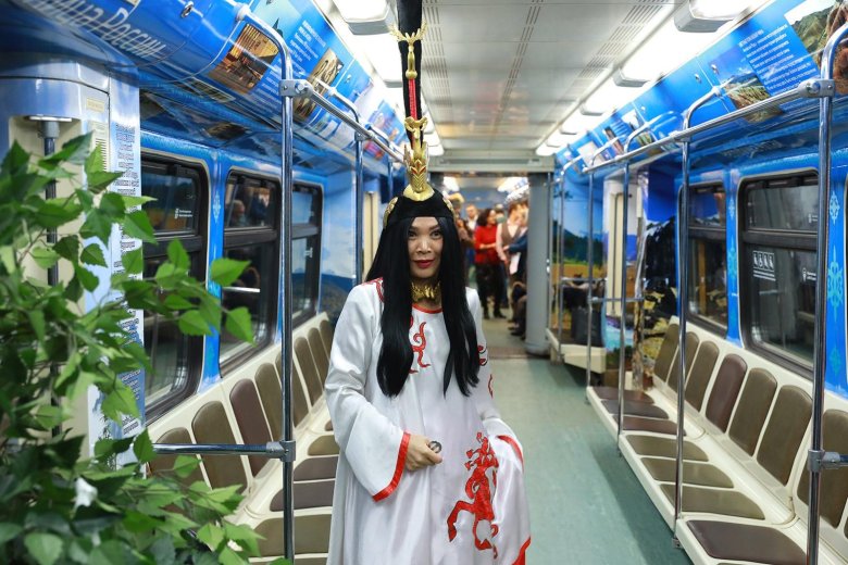 Поезд метро сибирь здесь