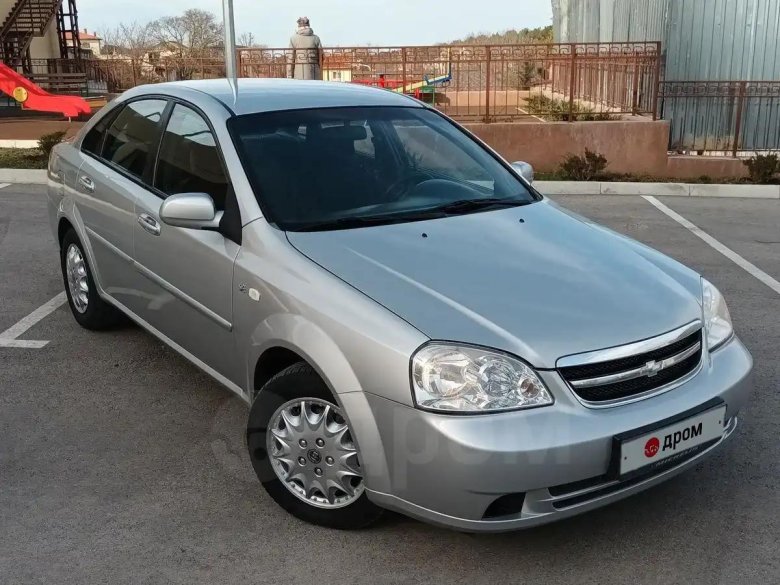 Chevrolet lacetti седан серебристый