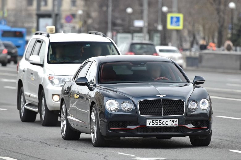 Bentley flying spur в москве