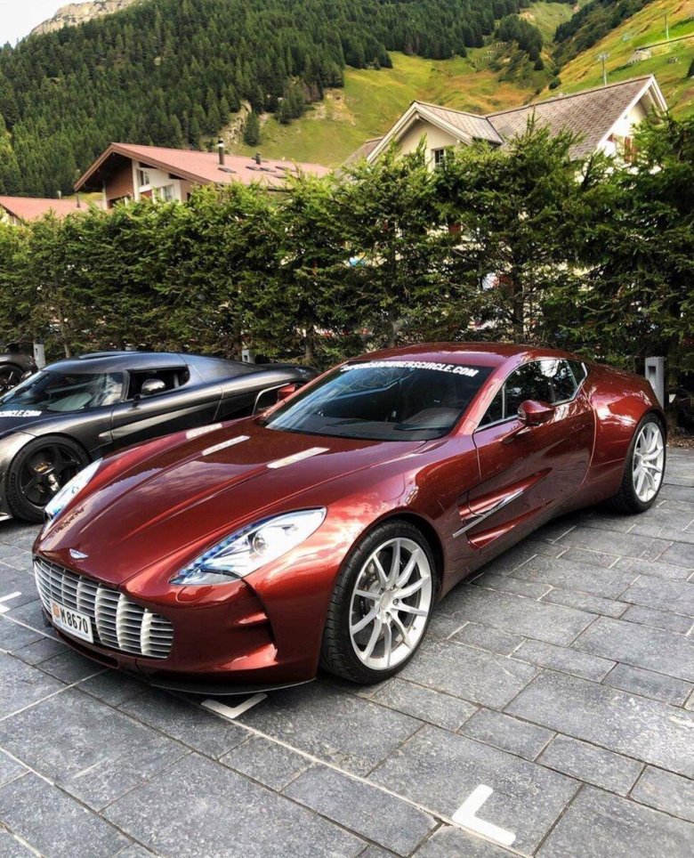 Астон мартин 77