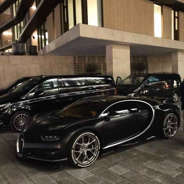 Bugatti chiron black