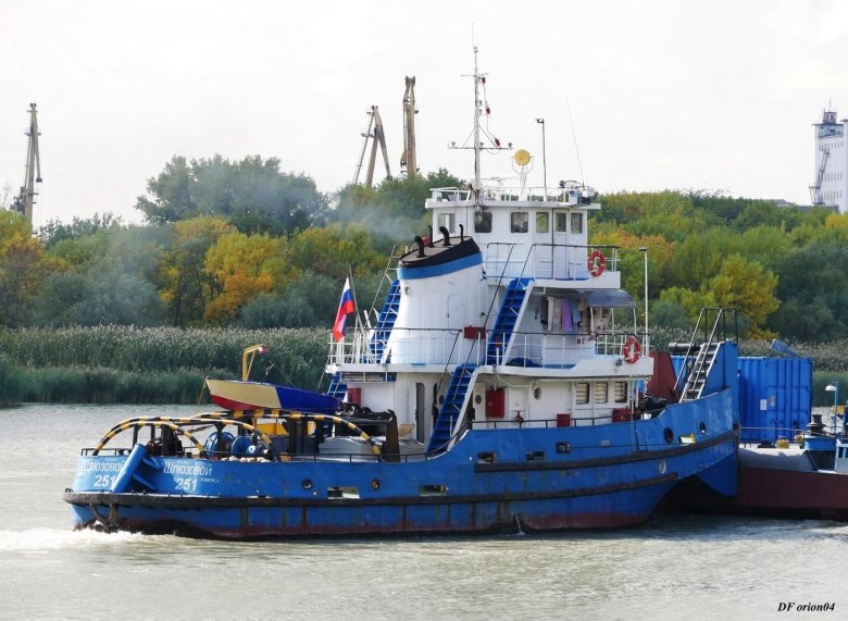 Буксир толкач шлюзовой