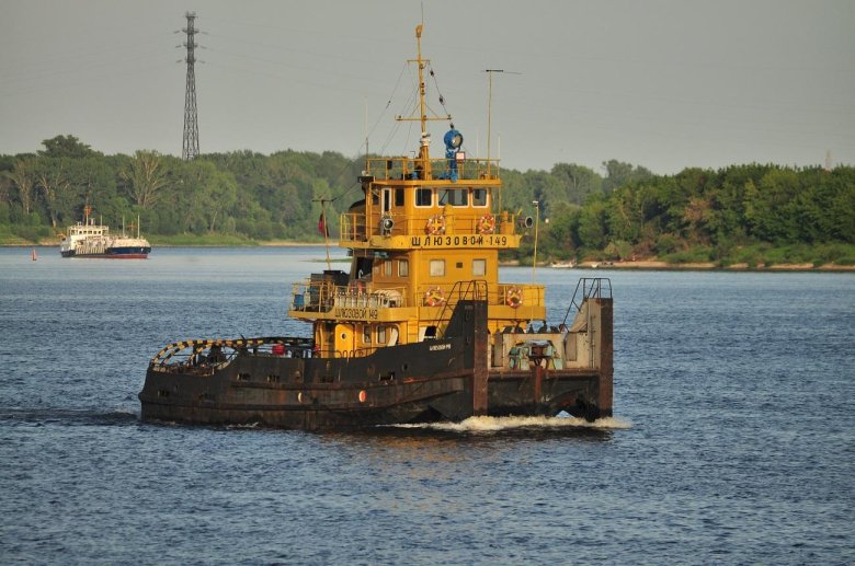 Буксир толкач шлюзовой