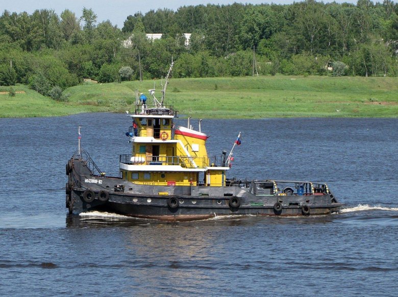 Речной толкач шлюзовой