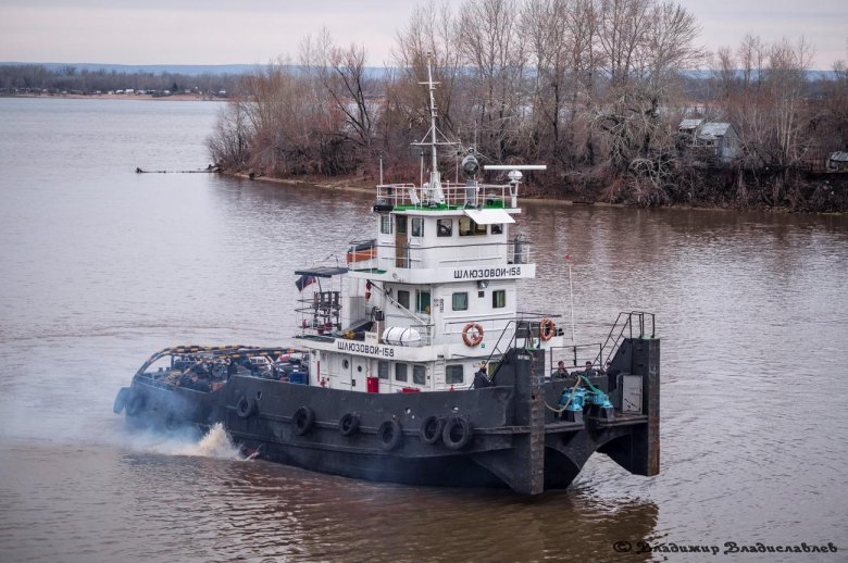 Буксир-толкач «шлюзовой-48»