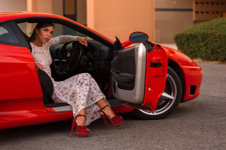 Женщина в автомобиле