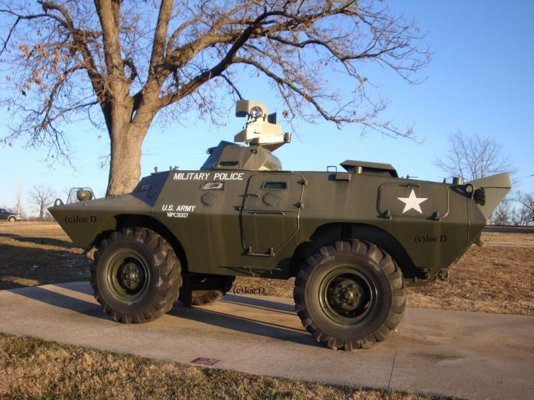 Cadillac gage commando v-100
