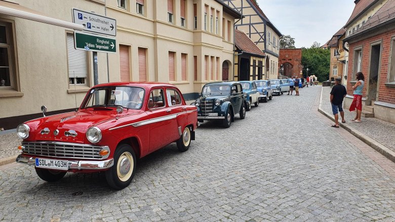 Автомобиль москвич 407