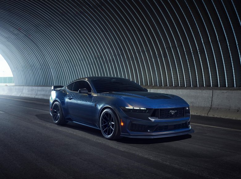 Ford mustang dark horse