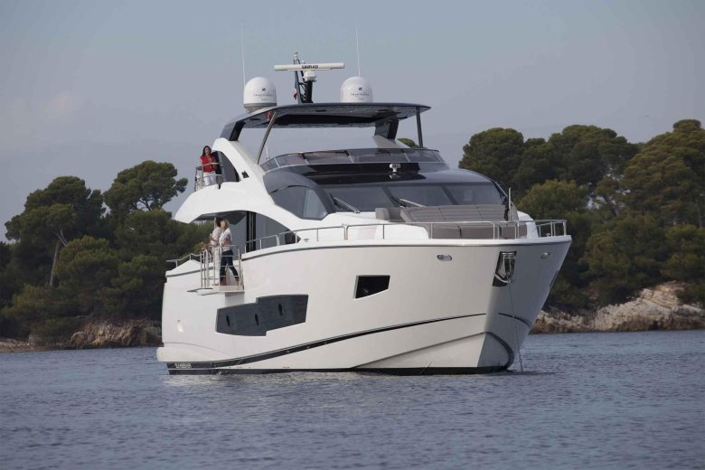 Sunseeker 86 yacht