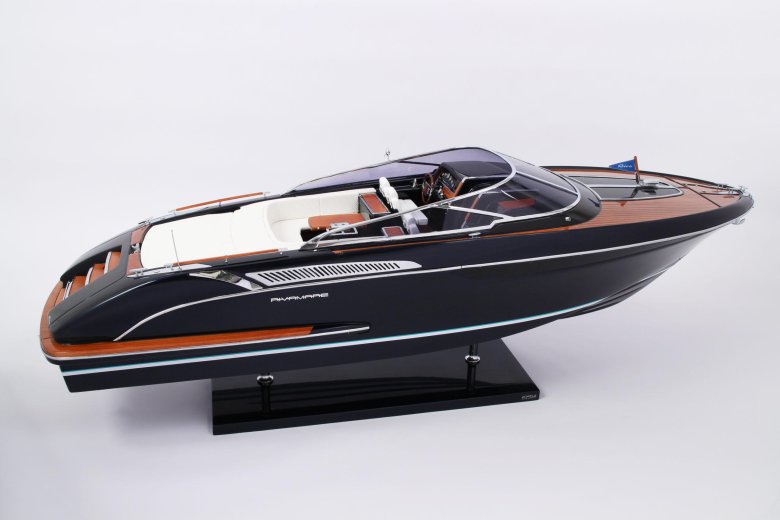 Катер riva rivamare