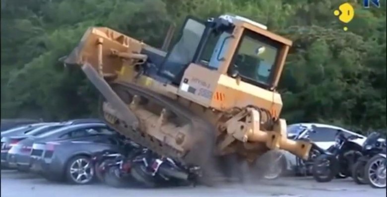 Машина бульдозер