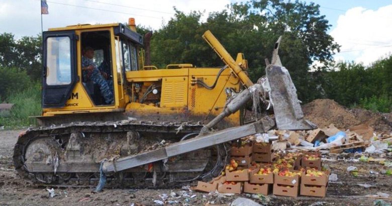 Давят продукты бульдозером