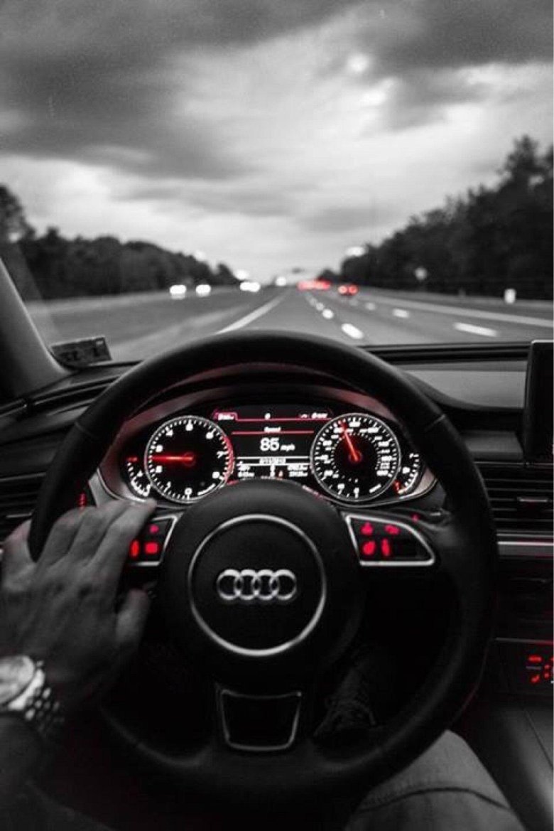 За рулем ауди